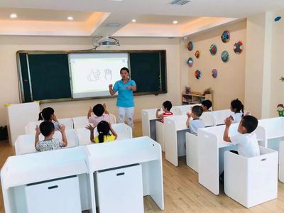 北京藍(lán)莓果教育法庫(kù)校區(qū)幼小銜接招生啦!快樂(lè)的童年很簡(jiǎn)單!